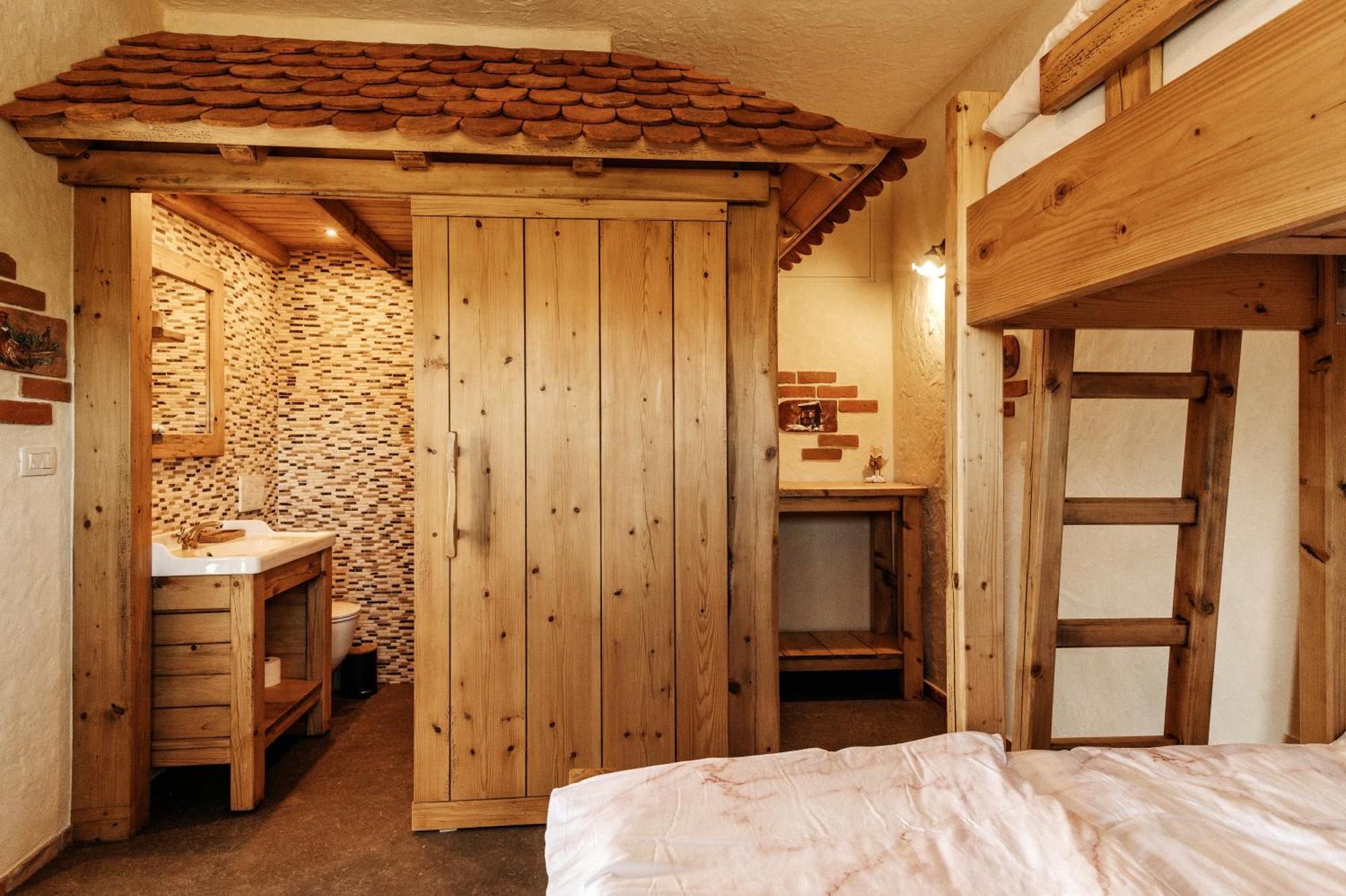 Hotel Gostilnica Orle - Sleeping In The Tower à Škofljica Extérieur photo